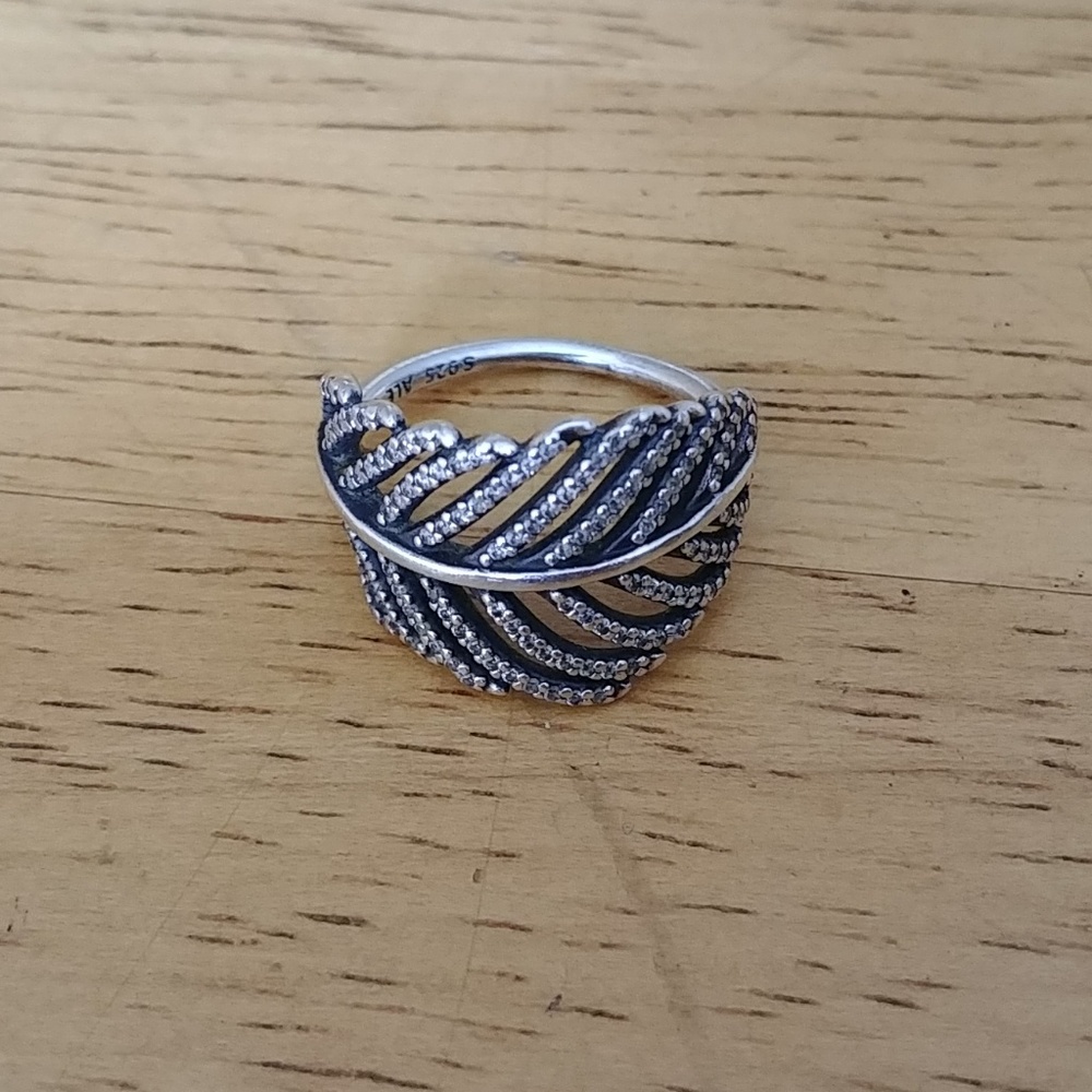 Pandora Feather Ring
